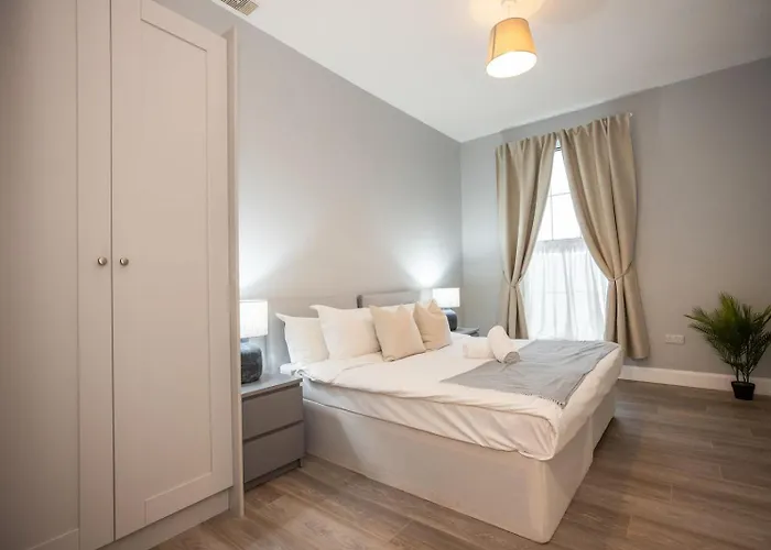 Richmond Hill 公寓 *